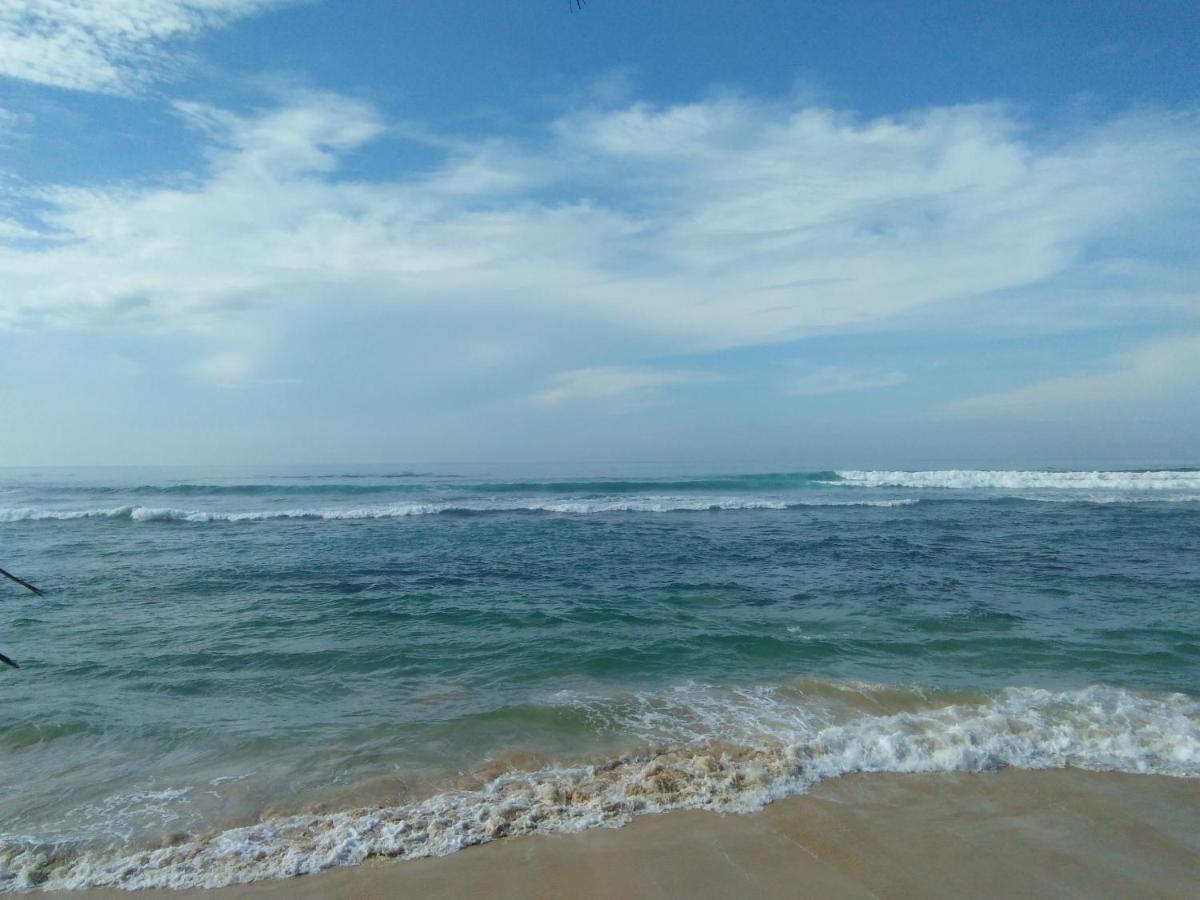 Rainbow Surf Beach Hotel Koggala Ngoại thất bức ảnh