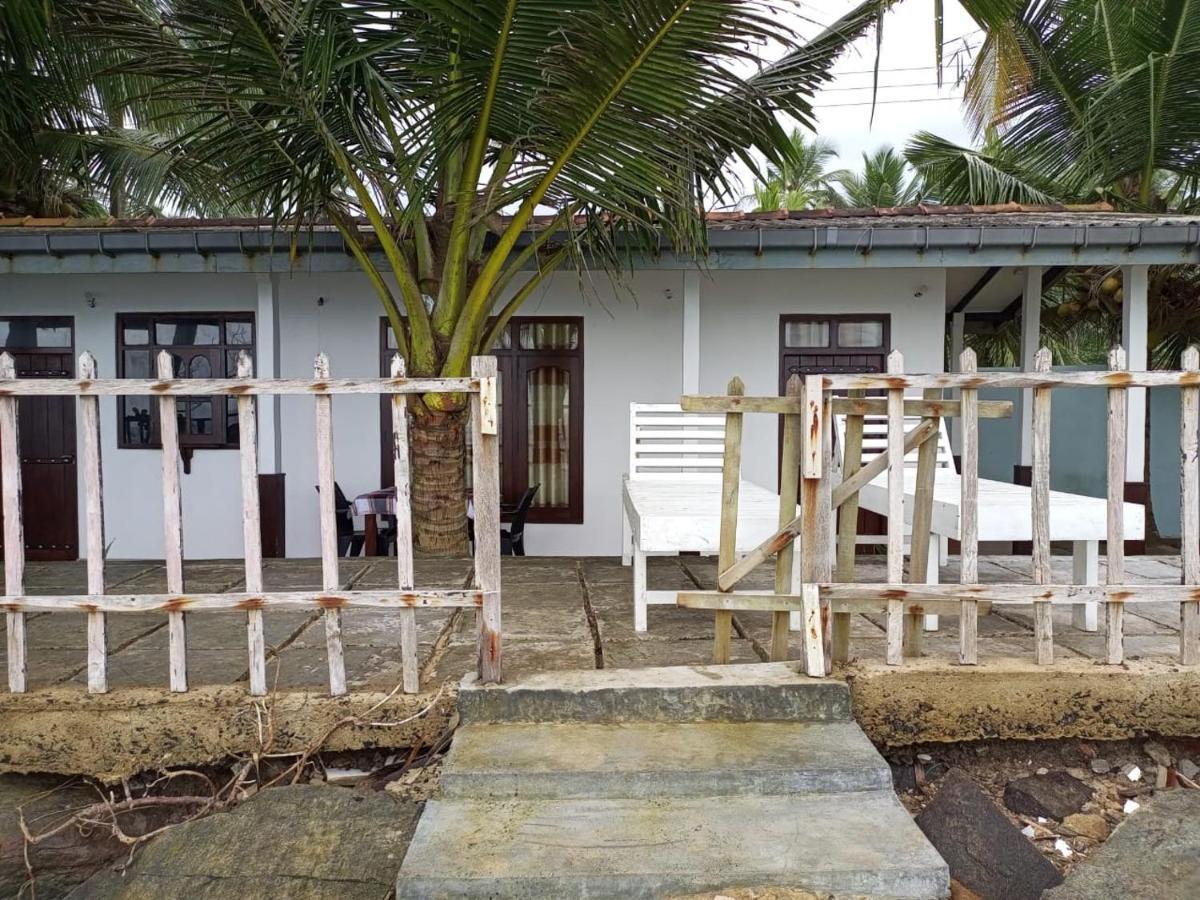 Rainbow Surf Beach Hotel Koggala Ngoại thất bức ảnh