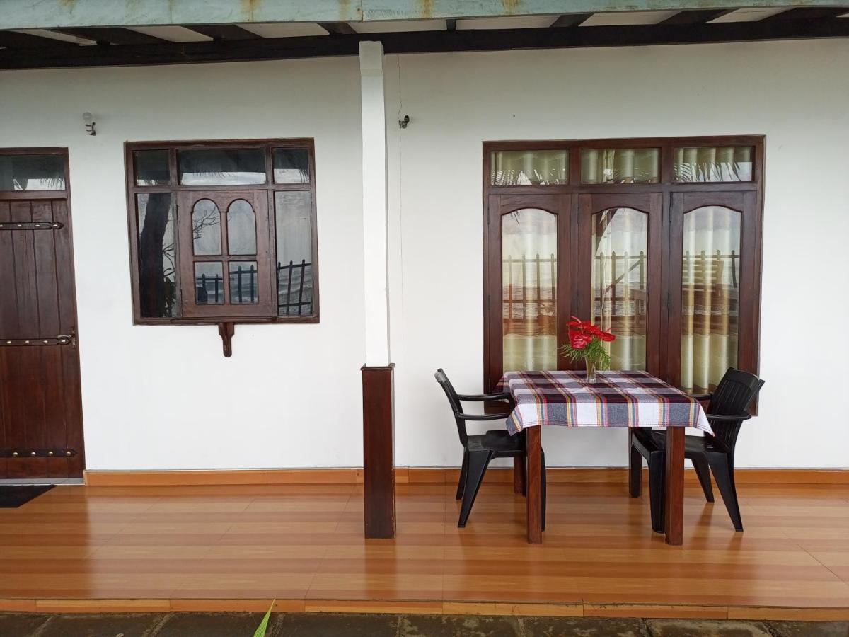 Rainbow Surf Beach Hotel Koggala Ngoại thất bức ảnh