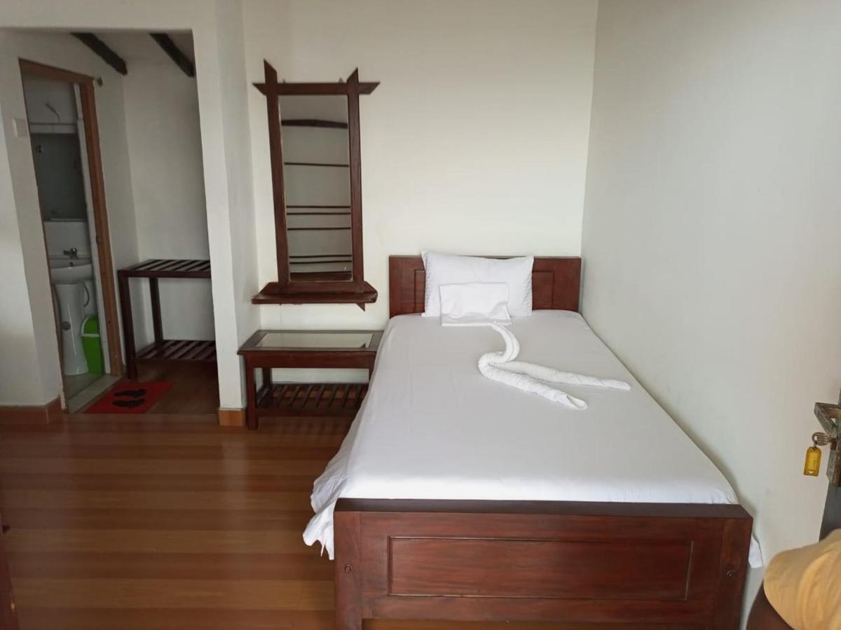 Rainbow Surf Beach Hotel Koggala Ngoại thất bức ảnh