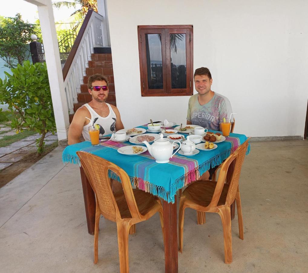 Rainbow Surf Beach Hotel Koggala Ngoại thất bức ảnh