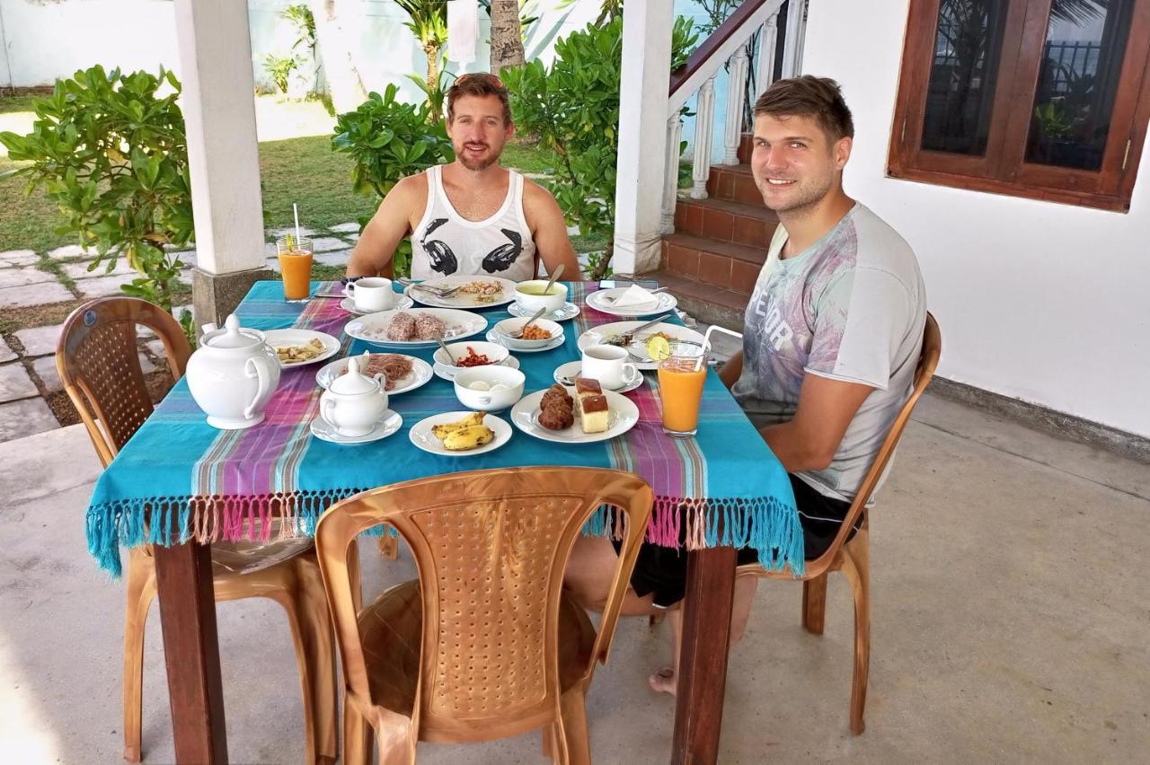 Rainbow Surf Beach Hotel Koggala Ngoại thất bức ảnh