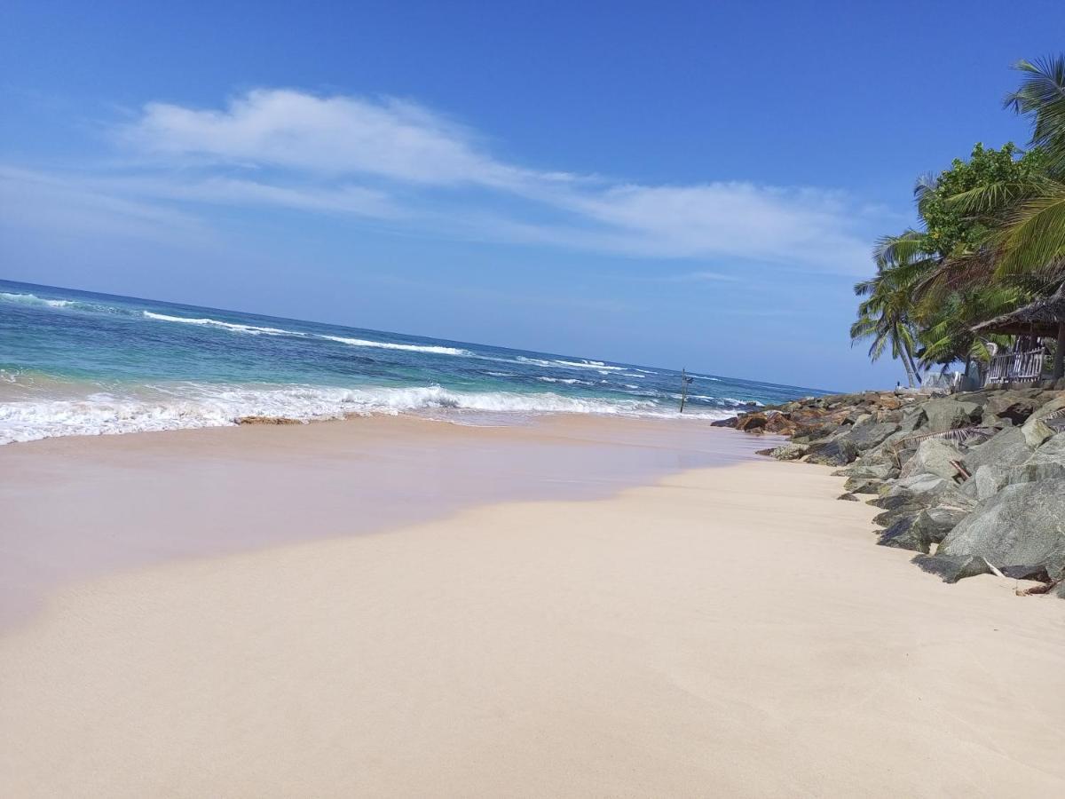 Rainbow Surf Beach Hotel Koggala Ngoại thất bức ảnh