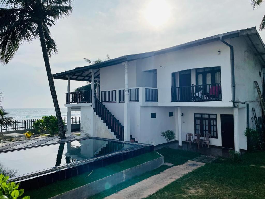 Rainbow Surf Beach Hotel Koggala Ngoại thất bức ảnh