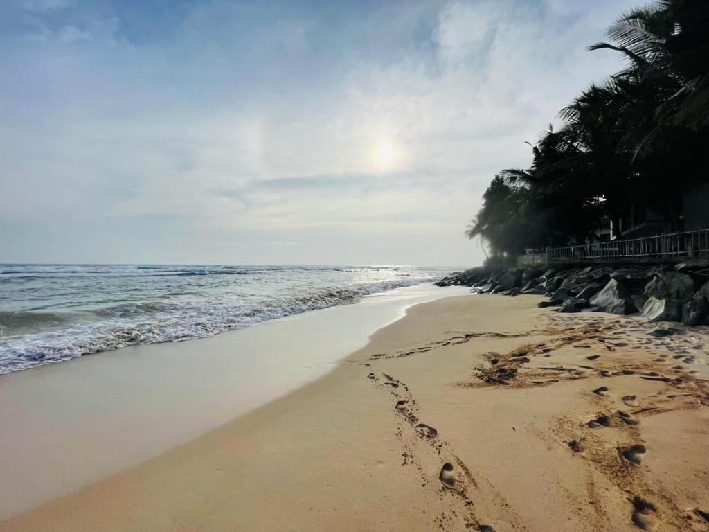 Rainbow Surf Beach Hotel Koggala Ngoại thất bức ảnh