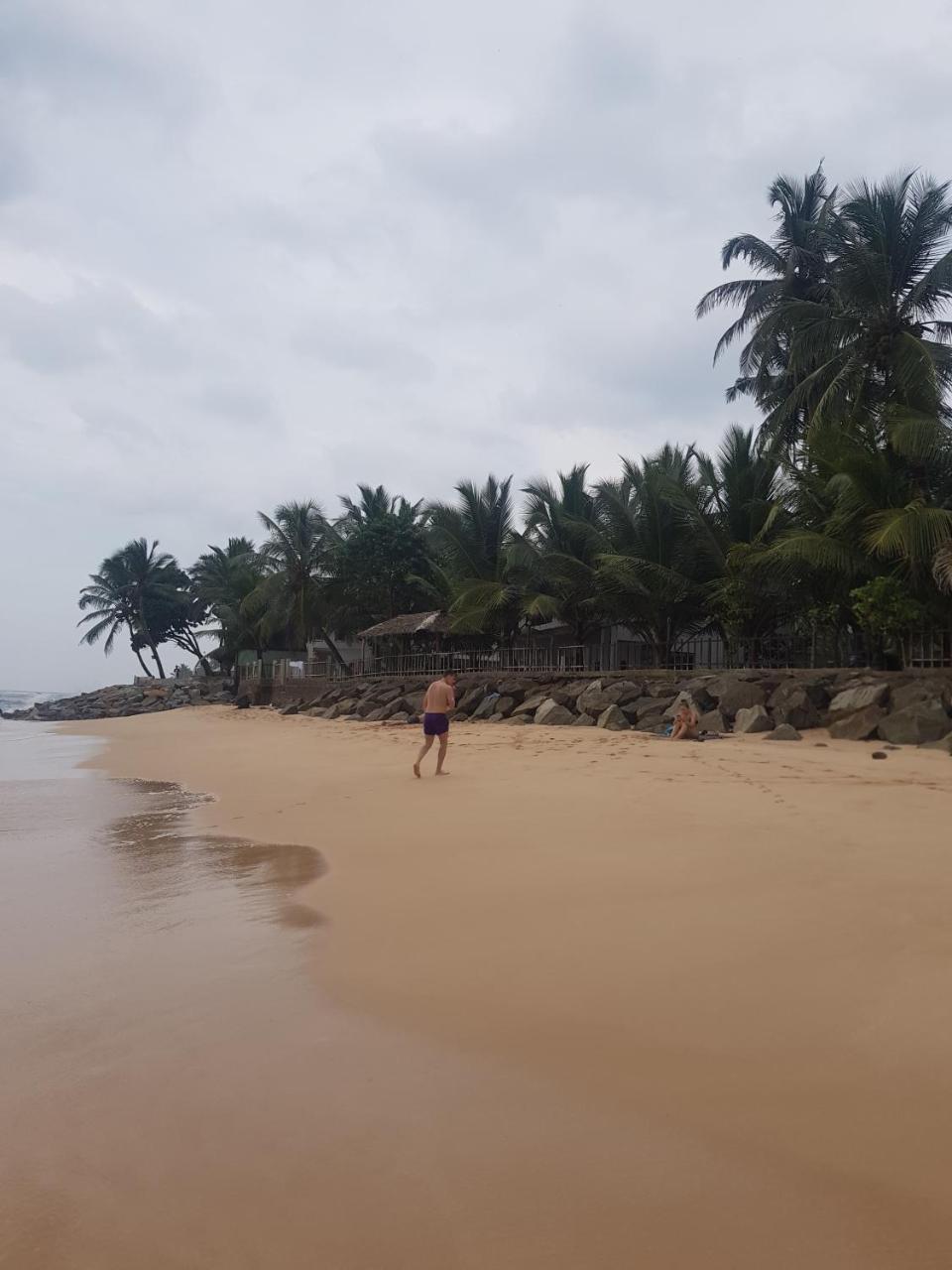 Rainbow Surf Beach Hotel Koggala Ngoại thất bức ảnh