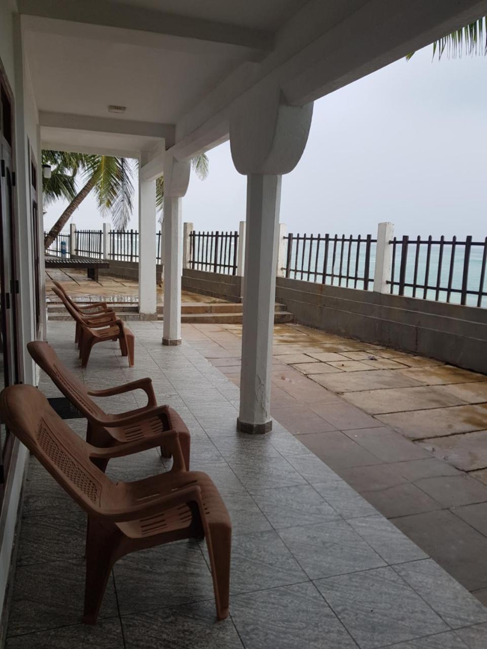 Rainbow Surf Beach Hotel Koggala Ngoại thất bức ảnh
