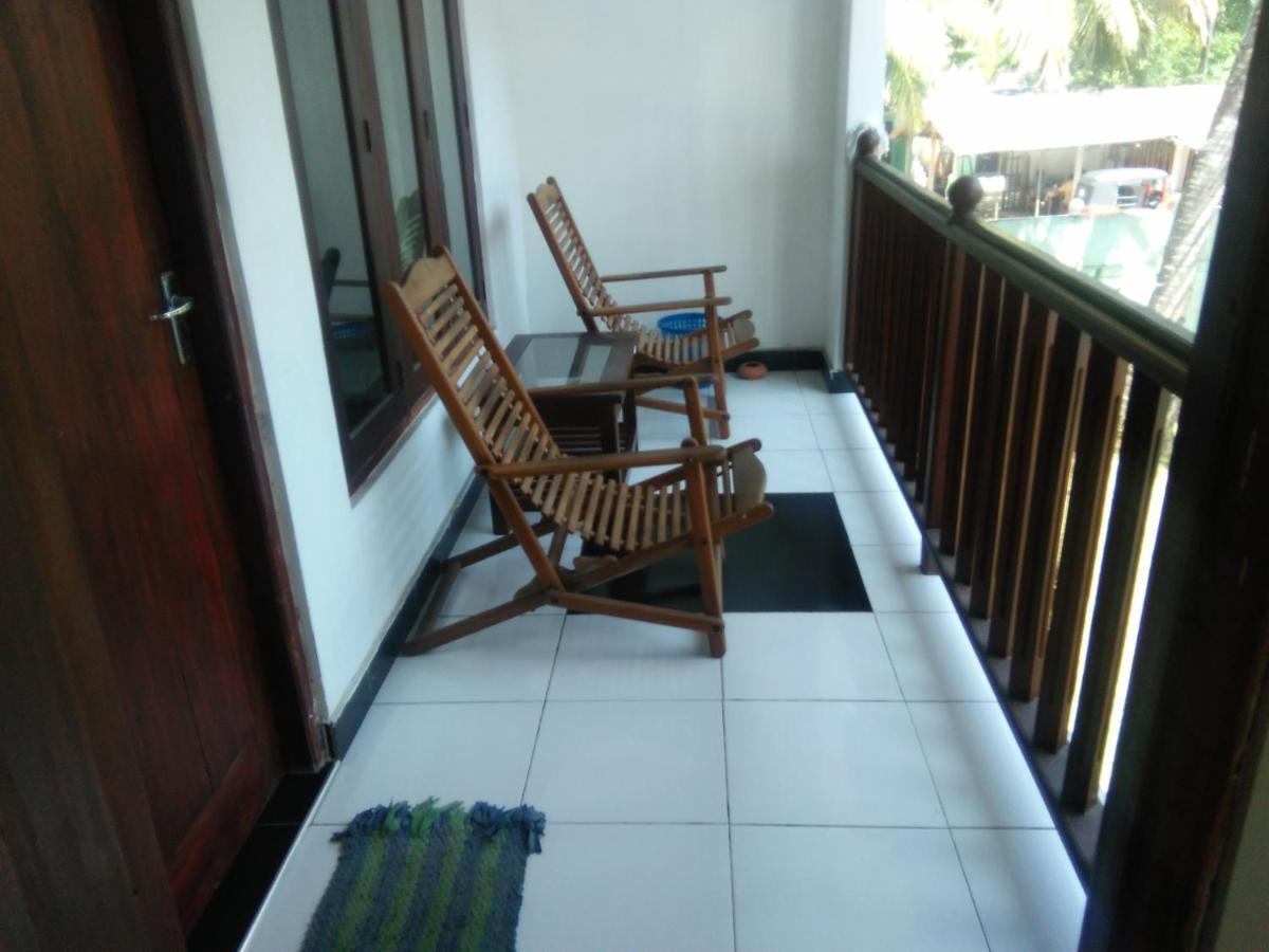 Rainbow Surf Beach Hotel Koggala Ngoại thất bức ảnh