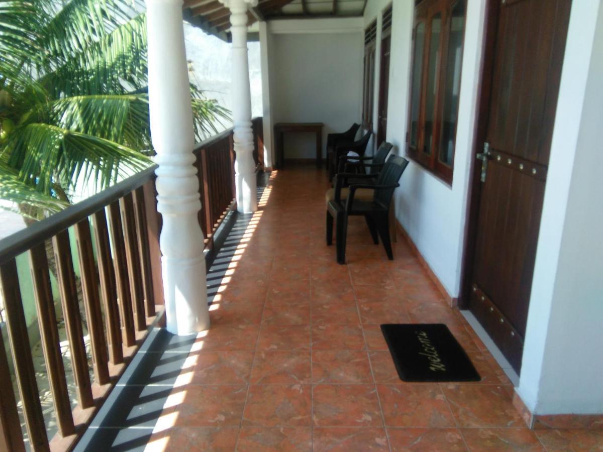 Rainbow Surf Beach Hotel Koggala Ngoại thất bức ảnh