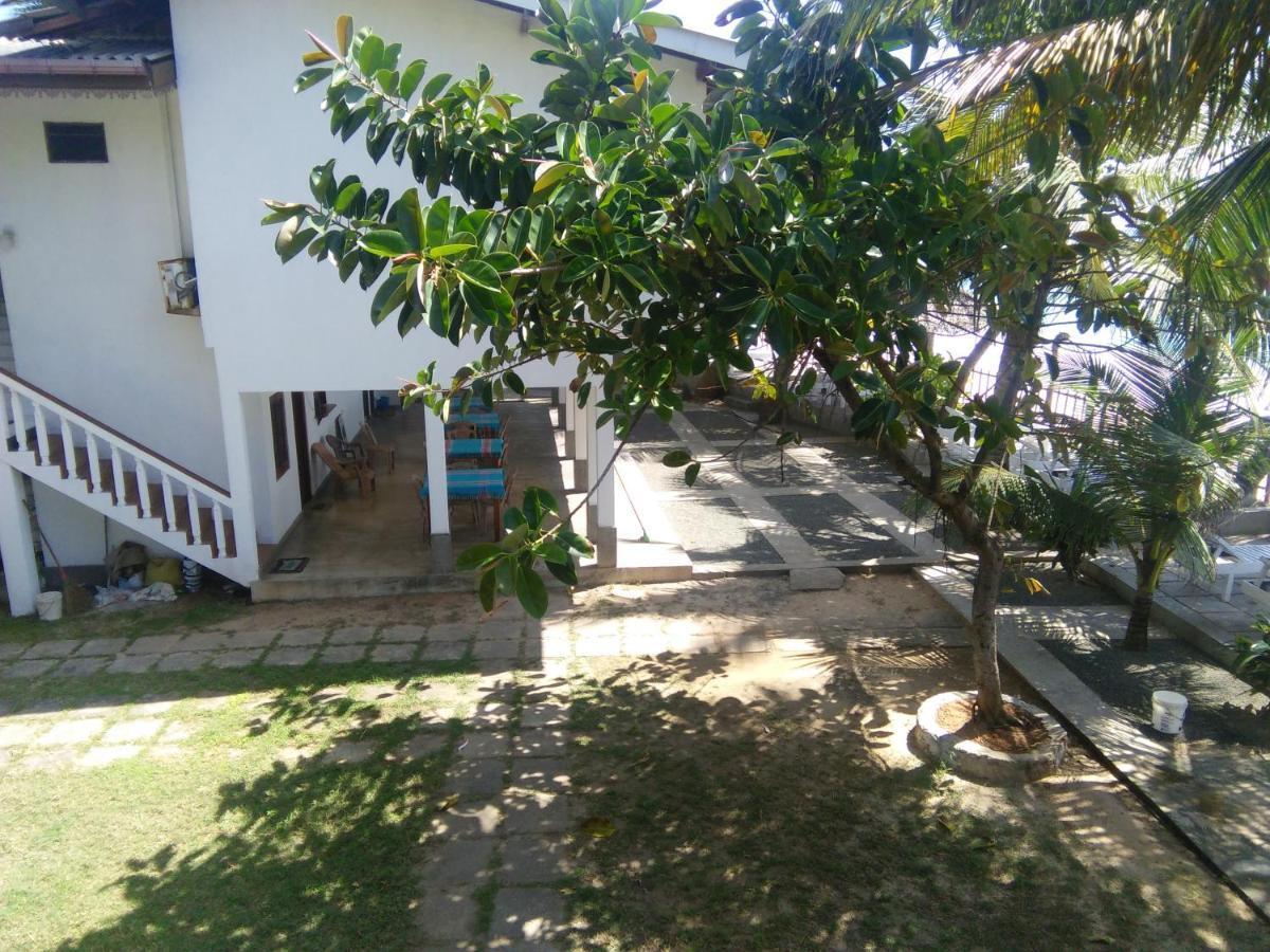 Rainbow Surf Beach Hotel Koggala Ngoại thất bức ảnh