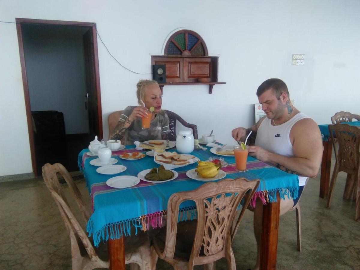 Rainbow Surf Beach Hotel Koggala Ngoại thất bức ảnh