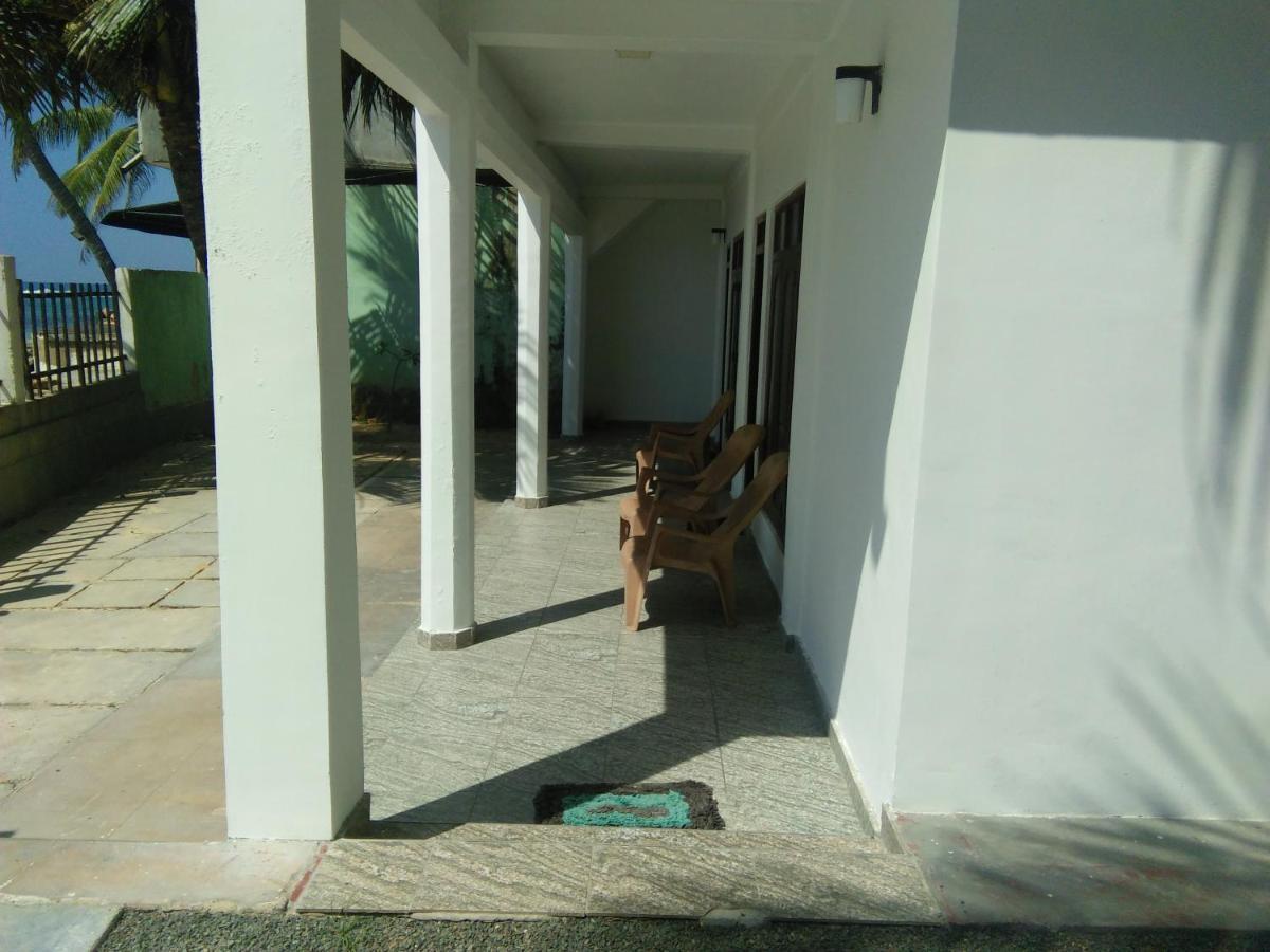 Rainbow Surf Beach Hotel Koggala Ngoại thất bức ảnh